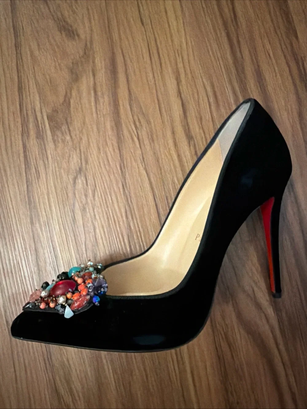 Christian Louboutin Diva Cora 100 Black Velvet Jeweled Heart Pumps 38.5